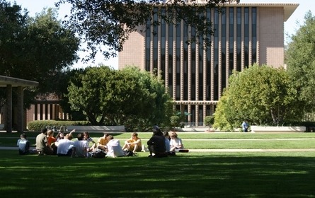 college-photo_1930._445x280-zmm