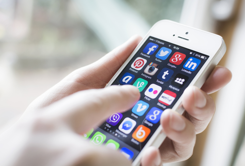 Why Women are The Real Power Behind The Huge Success of Pinterest and Tumblr (Infographic)